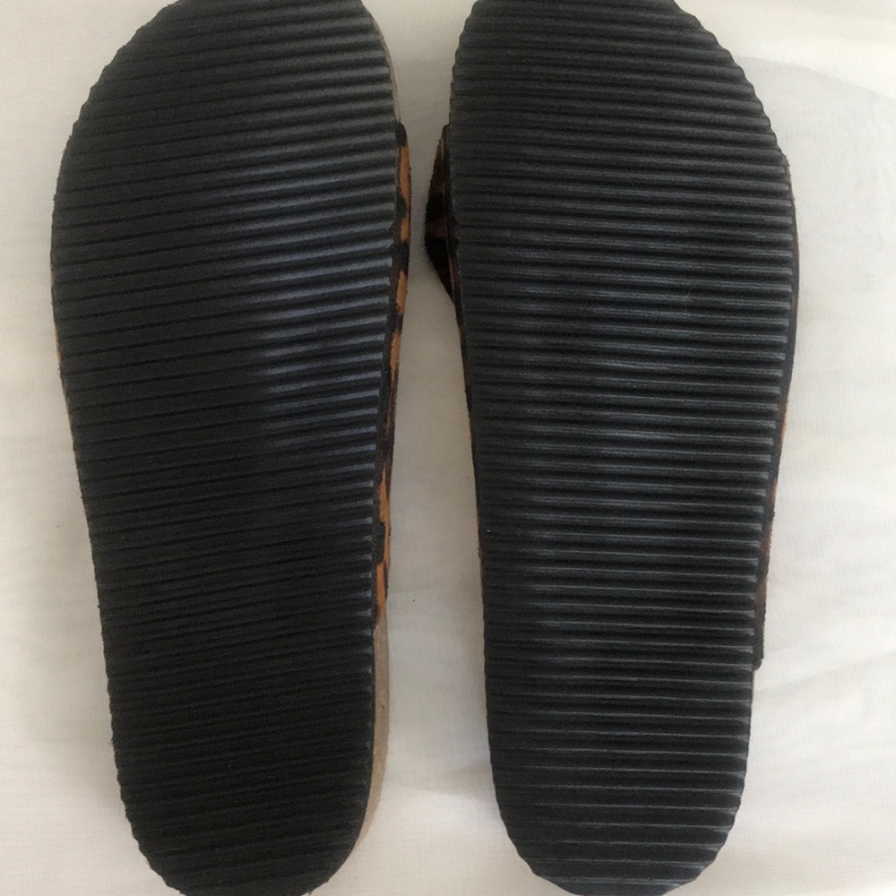 Cheetah bow slides NWOB Size 38 (8) - Picture 4 of 5